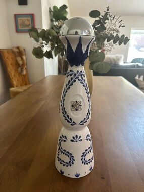Class Azul 750 ml White and Blue Decorative Ceramic Bottle*EMPTY
